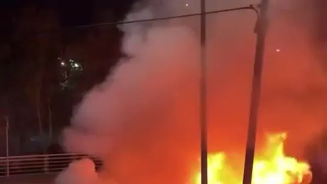 Kocaeli’de İki Ayrı Noktada Araç Yangını Kocaeli’de İki Ayrı Noktada Araç Yangını