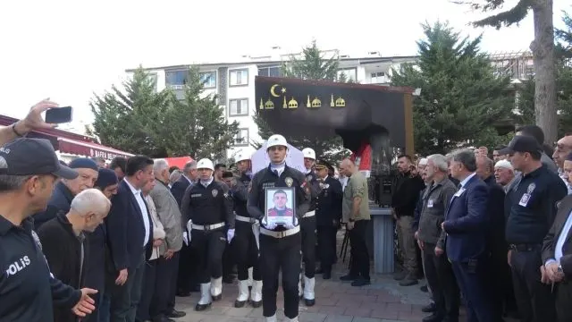 Gazi Polis Numan Şen Bafra’da Son Yolculuğuna Uğurlandı Gazi Polis Numan Şen Bafra’da Son Yolculuğuna Uğurlandı