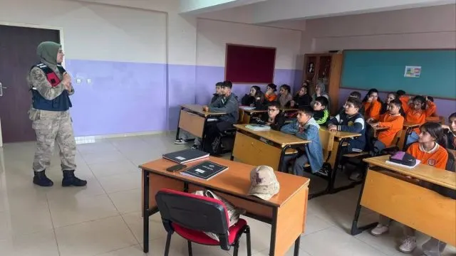 Erzincan’da Okul Çevrelerinde Jandarma Denetimi