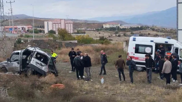 Suşehri'nde Şarampole Uçan Araçta 5 Yaralı