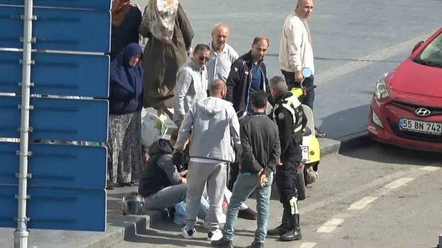 Samsun'da Kavşakta Devrilen Motosikletteki İki Kişi Yaralanmadı