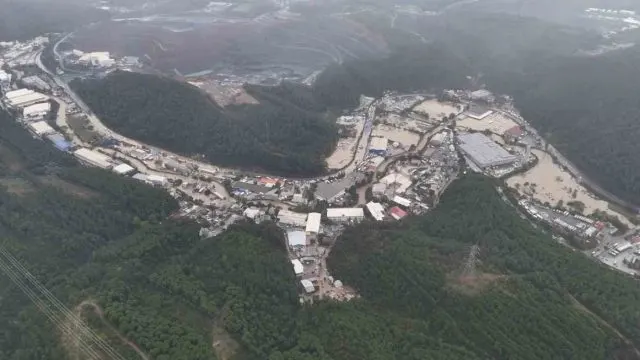 Sele Kapılan Araçlar Sarıyer Ayazağa'da Sulara Gömüldü