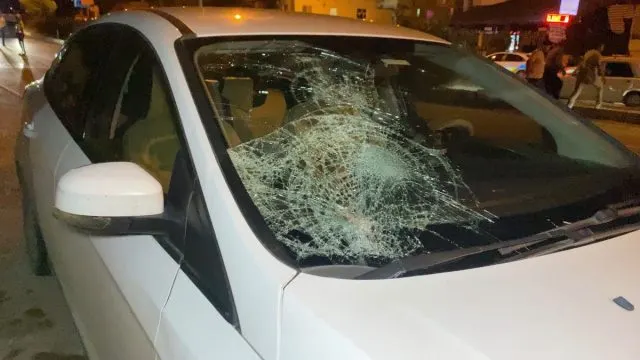 Erdemli'de Karşıya Geçen Yayaya Otomobil Çarptı Erdemli'de Karşıya Geçen Yayaya Otomobil Çarptı