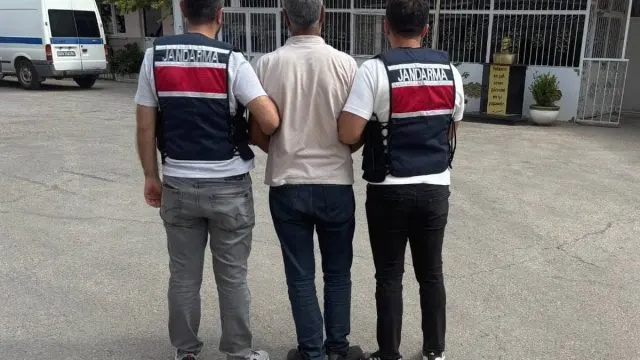 Jandarma Ve Mit Operasyonuyla Gaziantep'te Aranan Fetö Üyesi Yakalandı Jandarma Ve Mit Operasyonuyla Gaziantep'te Aranan Fetö Üyesi Yakalandı