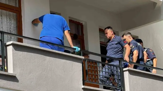 Alanya’da Kız Kardeşini Balkondan Atan Kişi Yaşamına Son Verdi Alanya’da Kız Kardeşini Balkondan Atan Kişi Yaşamına Son Verdi