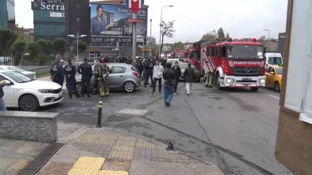 Ümraniye'de Trafo Patlaması İddiası Metro Seferlerini Aksattı Ümraniye'de Trafo Patlaması İddiası Metro Seferlerini Aksattı