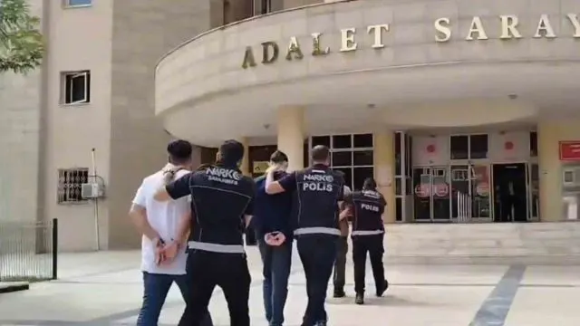 Şanlıurfa'da İki Araçta 2,5 Kilo Skunk Ele Geçirildi