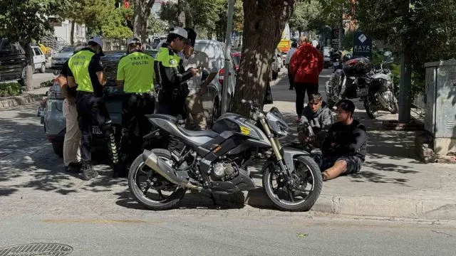 Menteşe’de Otomobil İ̇le Motosiklet Çarpıştı: Sürücü Yaralandı Menteşe’de Otomobil İ̇le Motosiklet Çarpıştı: Sürücü Yaralandı