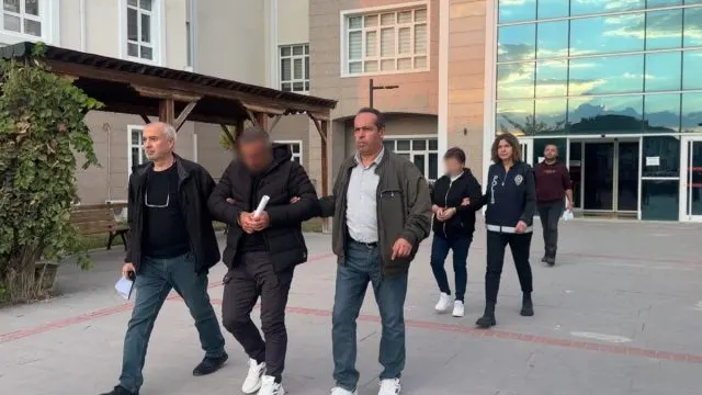 Burdur'da Yaşlı Adama Boş Senet İmzalatma İddiasında 2 Tutuklama Burdur'da Yaşlı Adama Boş Senet İmzalatma İddiasında 2 Tutuklama