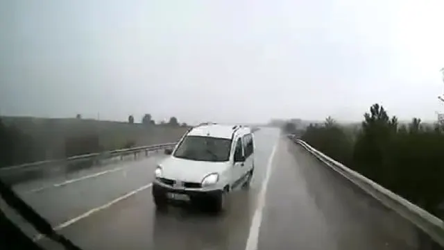 Karabük'te İ̇ki Tehlikeli Trafik Anı Kameraya Yansıdı