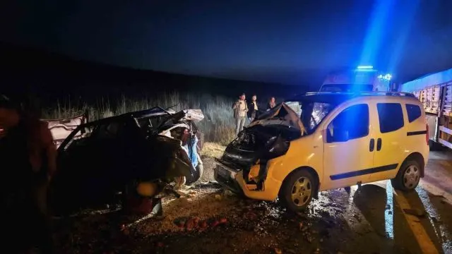 Alaca-Zile Yolunda İki Araç Çarpıştı: 5 Yaralı Alaca-Zile Yolunda İki Araç Çarpıştı: 5 Yaralı