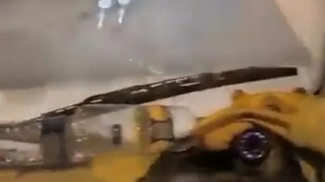 Bursa Osmangazi'de Patenli Genç, Özel Halk Otobüsüne Tutunarak İlerledi Bursa Osmangazi'de Patenli Genç, Özel Halk Otobüsüne Tutunarak İlerledi