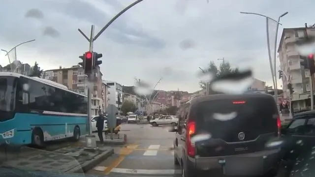 Tokat'ta Ambulansa Yol Vermeyen Sürücüye Diğer Sürücülerden Uyarı