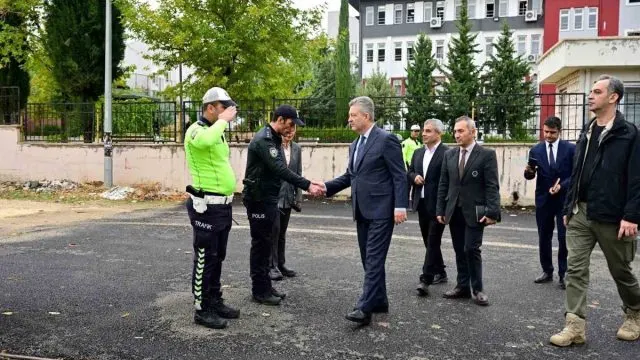 Nazman, Adıyaman’da Okul Güvenliği Denetimlerini Yerinde İnceledi Nazman, Adıyaman’da Okul Güvenliği Denetimlerini Yerinde İnceledi