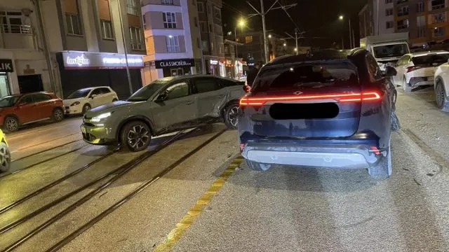 Eskişehir'de Raylar Üzerindeki Kaza Tramvay Seferlerini Aksattı