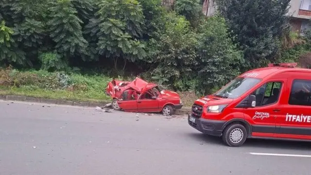 Rize Çayeli'de Duman Çıkaran Otomobile Tır Çarptı: 2 Yaralı Rize Çayeli'de Duman Çıkaran Otomobile Tır Çarptı: 2 Yaralı