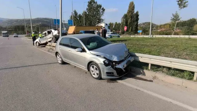 Tokat'ta Almus Kavşağındaki Kazada 4 Kişi Yaralandı