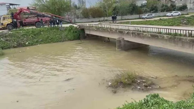 Kumlu’da Karanlık Yol Tepkisi: Dereye Uçan Sürücünün Kızı Önlem İstedi