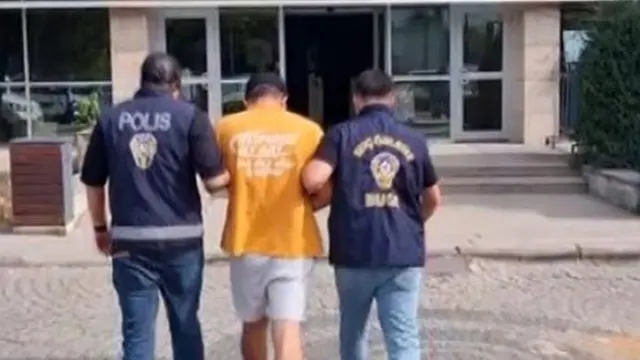 İzmir Buca’da Kesinleşmiş Hapis Cezalı 2 Firari Yakalandı İzmir Buca’da Kesinleşmiş Hapis Cezalı 2 Firari Yakalandı