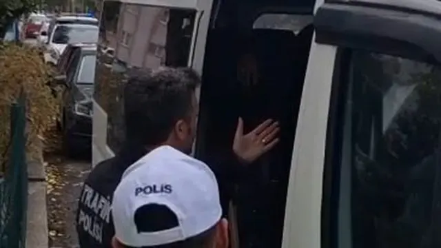 Kütahya'da Öğrencileri Taşıyan Servis Sürücüsü Denetimde Kaçtı