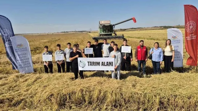 Keşan’da Gençler Çeltik Hasadını Yerinde Tanıdı