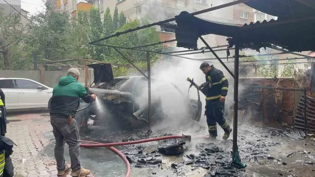 Çerkezköy'de Park Halindeki Otomobil Alev Aldı: Araç Sahibi Yaralandı Çerkezköy'de Park Halindeki Otomobil Alev Aldı: Araç Sahibi Yaralandı