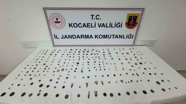 Kocaeli'de Operasyon: 6 Ton 250 Kilogram Tütün Ve 511 Tarihi Eser Ele Geçirildi Kocaeli'de Operasyon: 6 Ton 250 Kilogram Tütün Ve 511 Tarihi Eser Ele Geçirildi