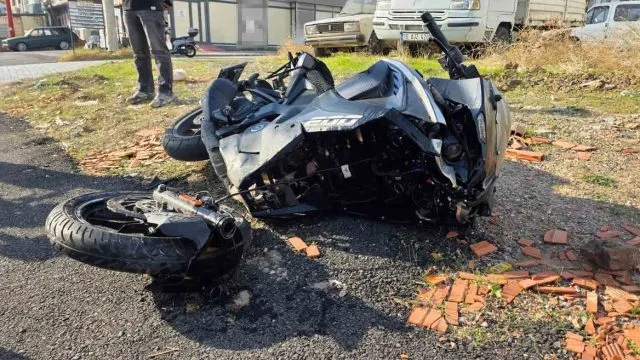 Bandırma'da Motosikletlinin Savrulduğu Kazada İki Yaralı Bandırma'da Motosikletlinin Savrulduğu Kazada İki Yaralı