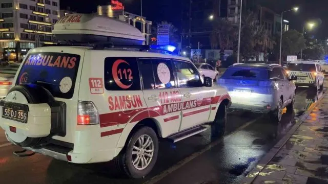 Samsun İlkadım’da Trafik Işıklarında Yayaya Suv Çarptı Samsun İlkadım’da Trafik Işıklarında Yayaya Suv Çarptı