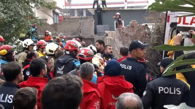Maltepe'de Bina Çökmesinde 7 Kişi İçin Arama Kurtarma Sürüyor