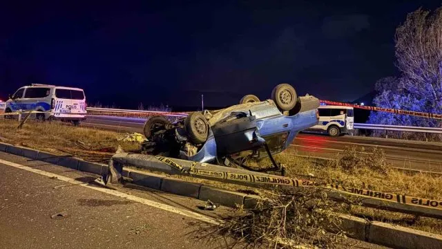 Melikgazi'de Aydınlatma Direğine Çarpan Otomobil Takla Attı