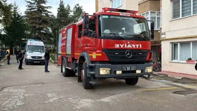 Bolu'da Apartman Girişindeki Yangın Paniğe Neden Oldu