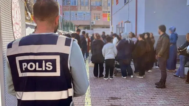 Karasu’da Okul Çevrelerinde Eğitim Saatleri Boyunca Polis Nöbeti