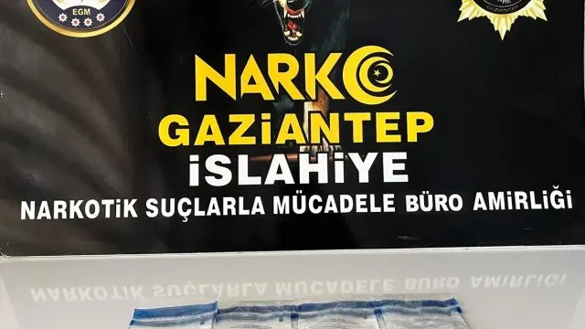 İslahiye'de Üst Aramasında Uyuşturucu Bulunan 2 Zanlı Gözaltında İslahiye'de Üst Aramasında Uyuşturucu Bulunan 2 Zanlı Gözaltında