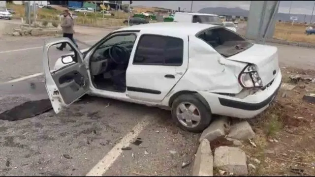 Kahta Yolundaki Kazada İki Otomobil Çarpıştı: 5 Yaralı