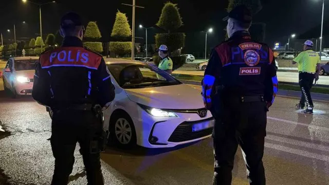 Bolu'da Eylül Denetimlerinde 929 Şüpheli Yakalandı Bolu'da Eylül Denetimlerinde 929 Şüpheli Yakalandı