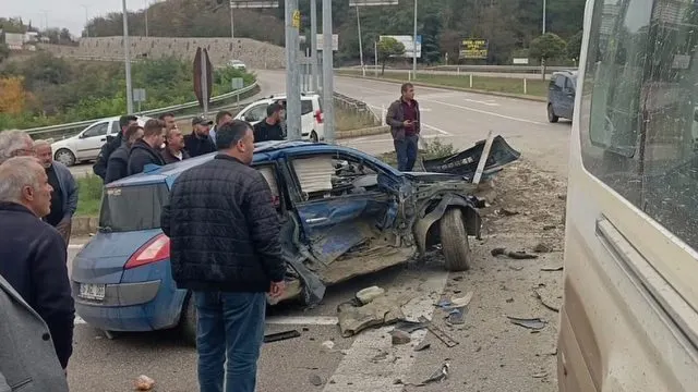 Boyabat'ta Üç Aracın Karıştığı Kazada Bir Kişi Yaralandı