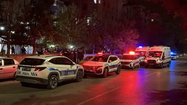 Kayseri'de Babasını Öldüren Şüpheli Cesetle Bir Gün Aynı Evde Kaldı Kayseri'de Babasını Öldüren Şüpheli Cesetle Bir Gün Aynı Evde Kaldı
