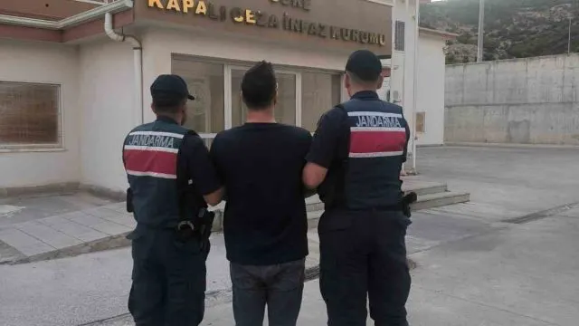 Söke'de 10 Yıl Hapis Cezası Bulunan Hükümlü Yakalandı Söke'de 10 Yıl Hapis Cezası Bulunan Hükümlü Yakalandı