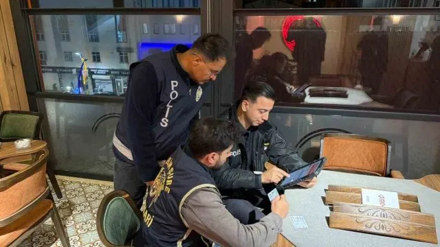 Hakkari Genelindeki Denetimlerde 7 Aranan Şahıs Yakalandı Hakkari Genelindeki Denetimlerde 7 Aranan Şahıs Yakalandı