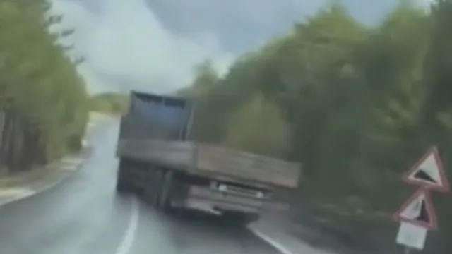 Çankırı Bayramören'de Tırın Dorsesi Kaydı, Sürücüsü Devrilmeyi Önledi