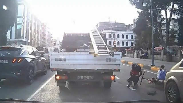 Trabzon Araklı'da Elektrikli Bisikletle İlerleyen İki Çocuk Minibüse Çarptı