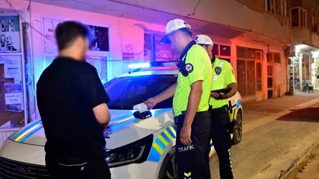 Adıyaman’da Gece Uygulamasında 22 Sürücüye 206 Bin 13 Lira Ceza Adıyaman’da Gece Uygulamasında 22 Sürücüye 206 Bin 13 Lira Ceza