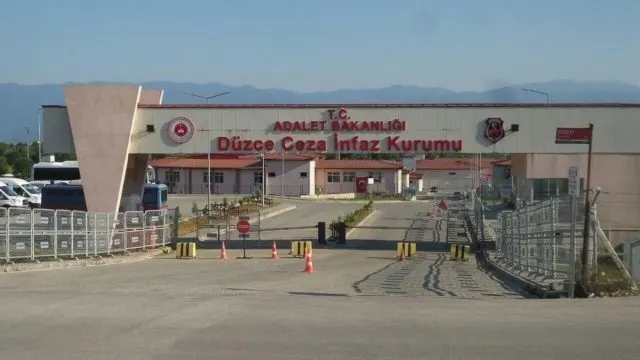 Düzce'de Jandarma Ve Polis Ekipleri Aranan 35 Kişiyi Yakaladı