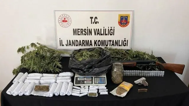 Mersin’deki İki Operasyonda Dört Şüpheli Tutuklandı Mersin’deki İki Operasyonda Dört Şüpheli Tutuklandı