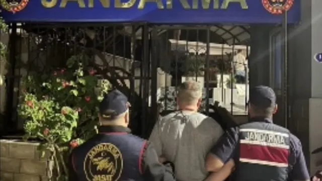Menderes’te Aranan Hükümlü Gizli Bölmede Yakalandı