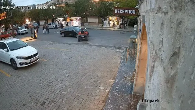 Göreme'de Park Halindeki Atv Başka Araca Çarptı