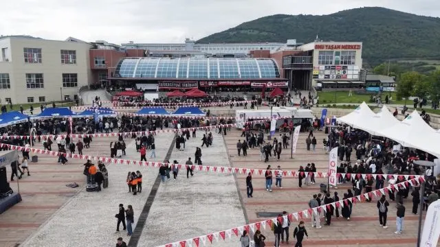 Samsun'da Polis, Omü'de 3 Bin 250 Öğrenciye Güvenlik Bilgilendirmesi