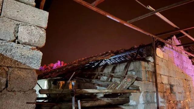 Altınözü'nde Ahır Yangını Yerleşim Yerlerine Sıçramadan Kontrol Altına Alındı