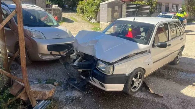 Kurtköy’de Otomobil Elektrik Direğine Çarptı: 1 Yaralı